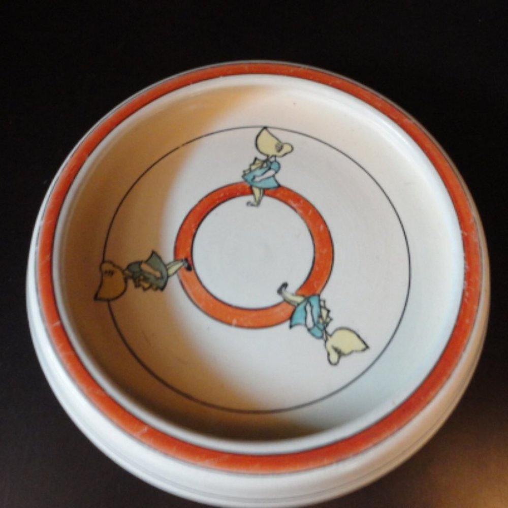 Roseville Sunbonnet Girl Rolled Edge Juvenile Dish